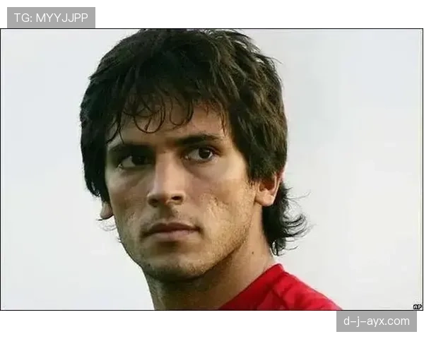 莱万多夫斯基巅峰时刻回顾：绿茵传奇闪耀足坛