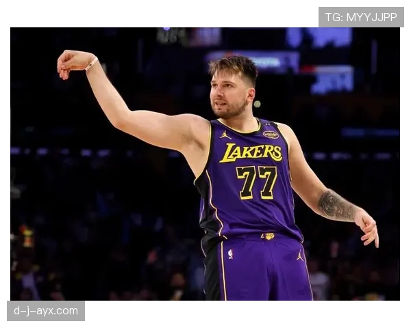 放在街坊八卦群里，卢卡·东契奇的衣橱估计比我整栋楼一个月生活费还吓人